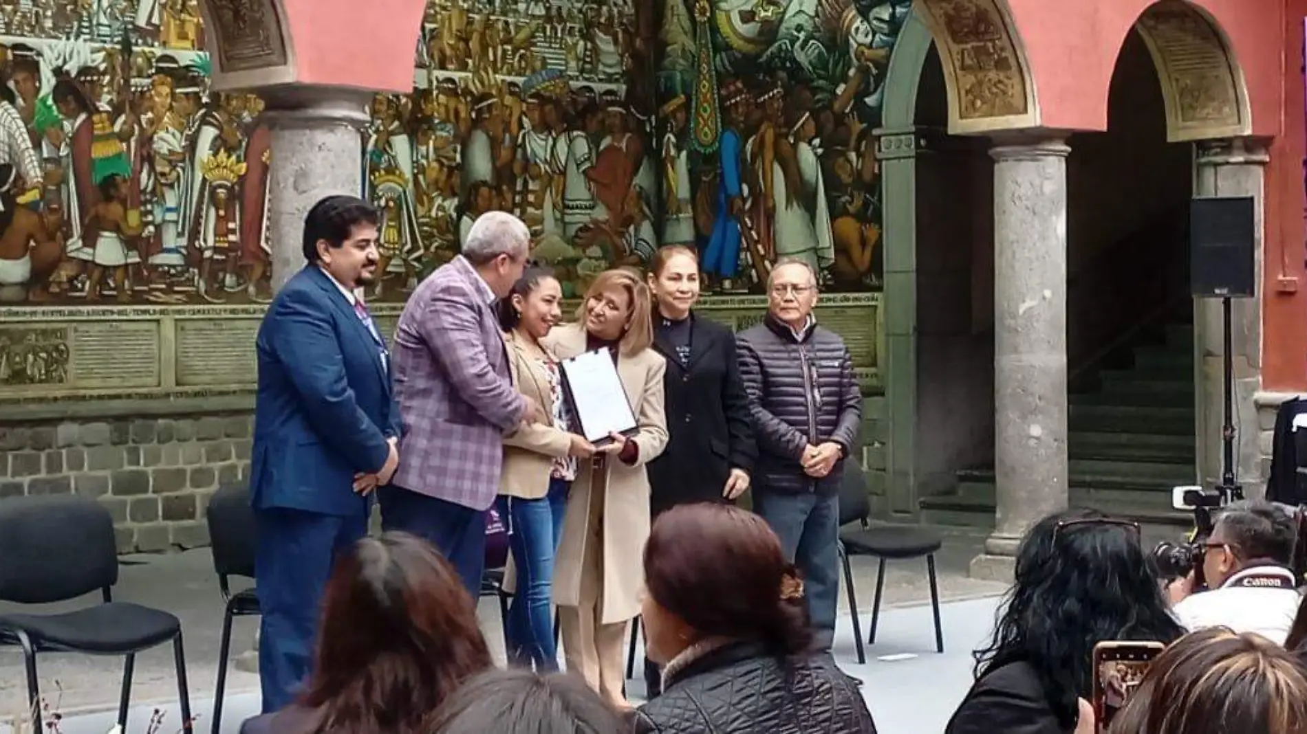 entrega de plazas a docentes (1)